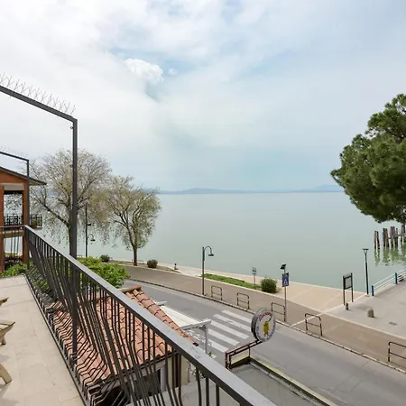 The View - Sunset & Relax - Suite - Appartamenti Vista Lago Passignano sul Trasimeno Exterior photo